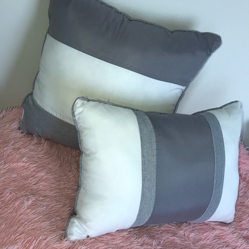 2 DECORATIVE PILLOWS 😍😍😍😍